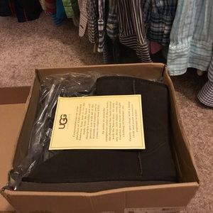 UGG short chocolate (Brand New)